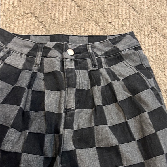 Checkered Black and Gray Wide-Leg Pants - Picture 6 of 9